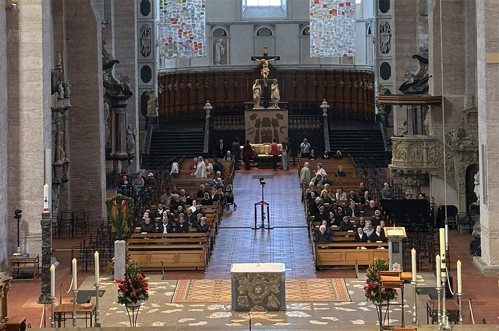 Ansicht in den Mittelgang des Trierer Dom